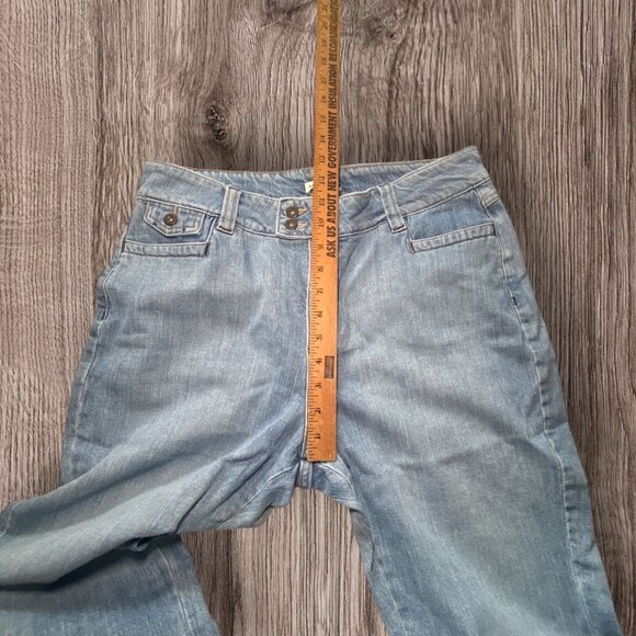 Light Wash Denim Capri Pants With Button Accents & Back Pockets - Picture 5 of 8